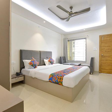 Fabhotel Synergy Stays Индаур Экстерьер фото
