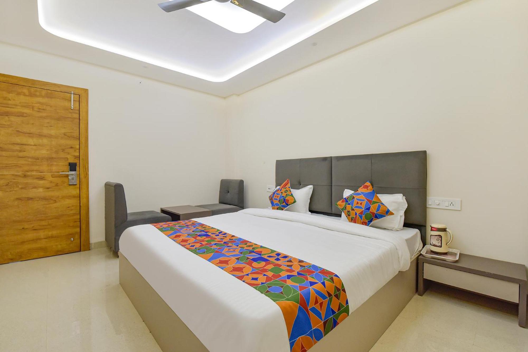 Fabhotel Synergy Stays Индаур Экстерьер фото