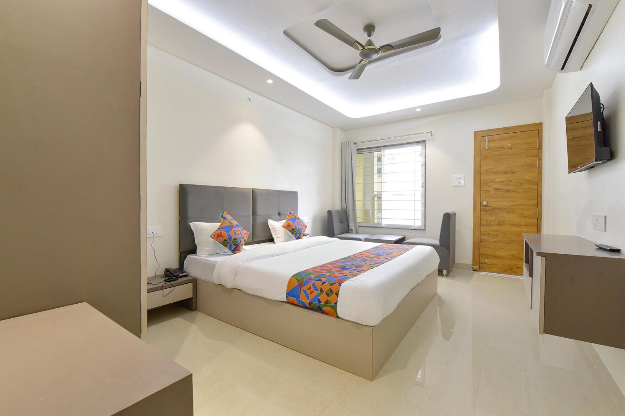 Fabhotel Synergy Stays Индаур Экстерьер фото