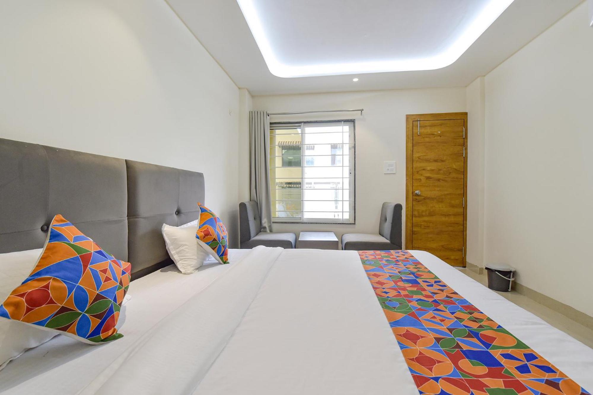 Fabhotel Synergy Stays Индаур Экстерьер фото