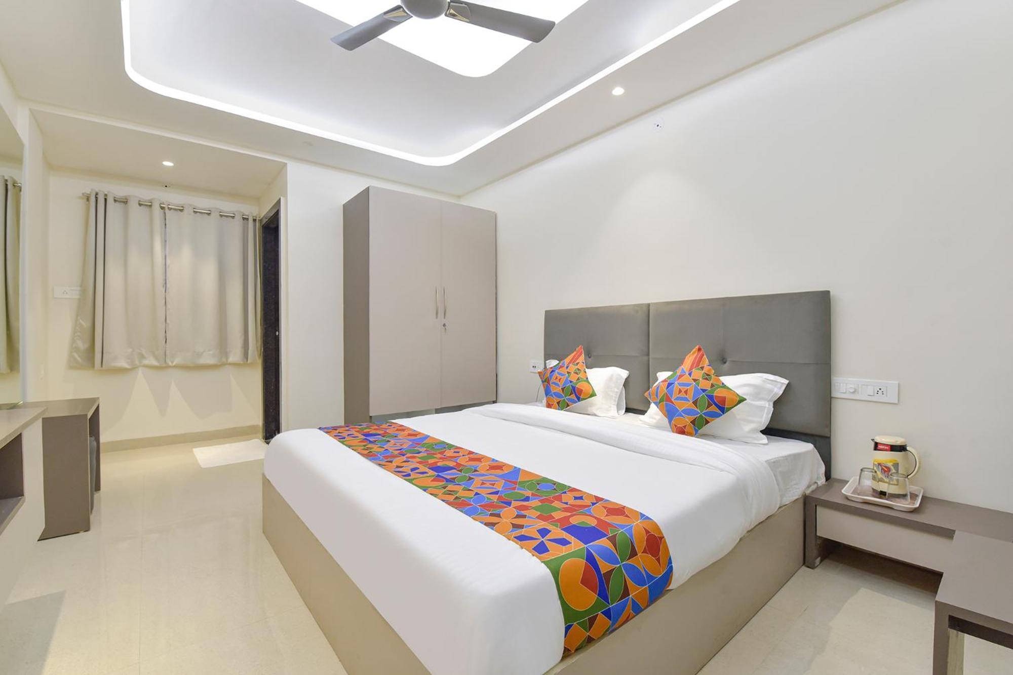 Fabhotel Synergy Stays Индаур Экстерьер фото