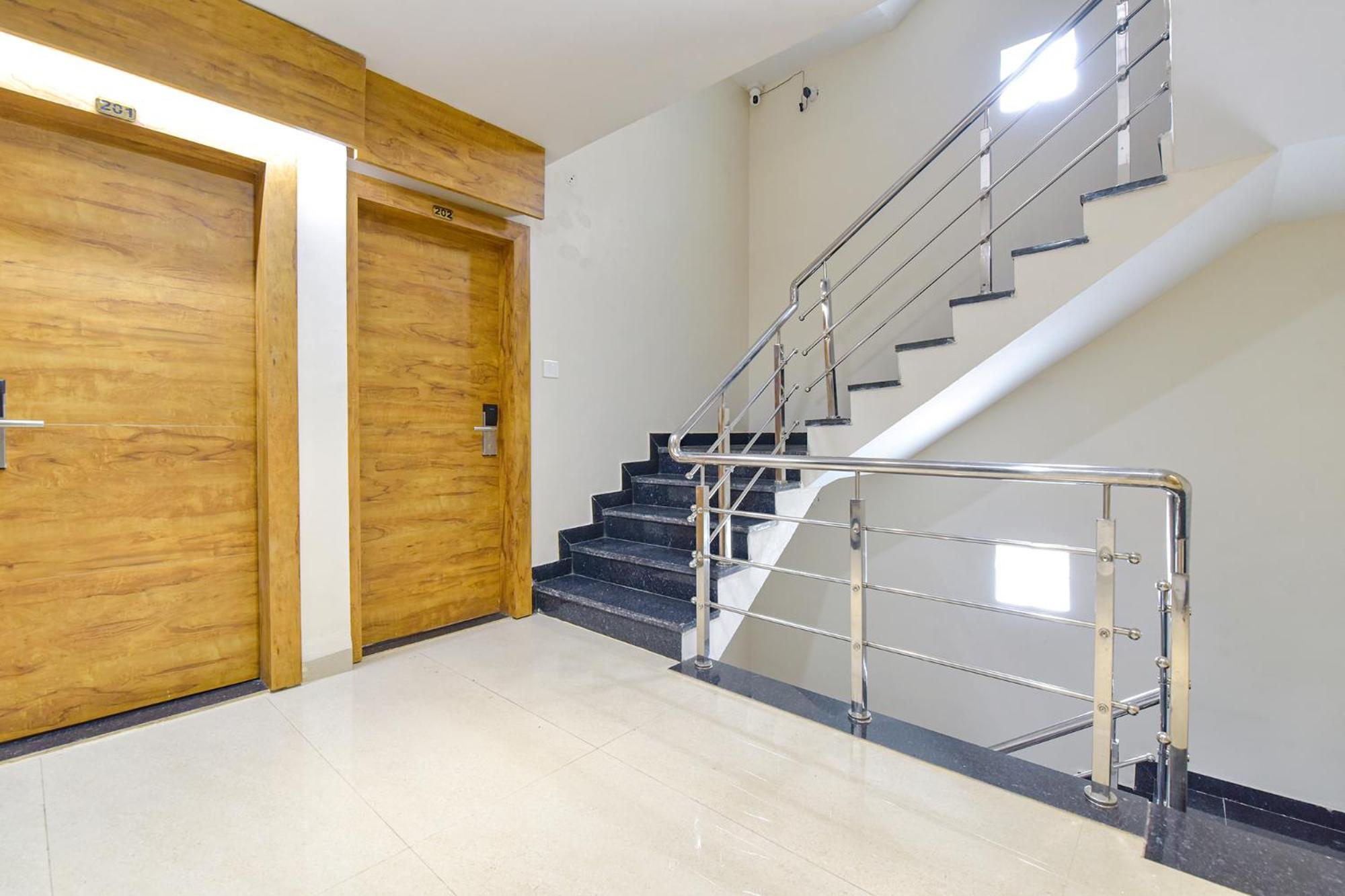 Fabhotel Synergy Stays Индаур Экстерьер фото